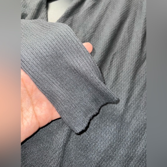 We the Free/ FP Grey Long sleeved Side Slit Top Size XS EUC - Picture 3 of 5